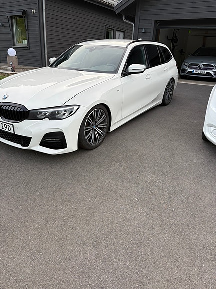 BMW 320d 3 of 4