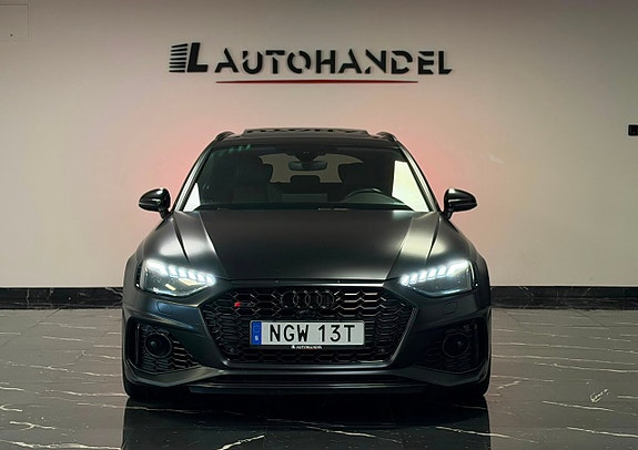 Audi RS4 2 of 5