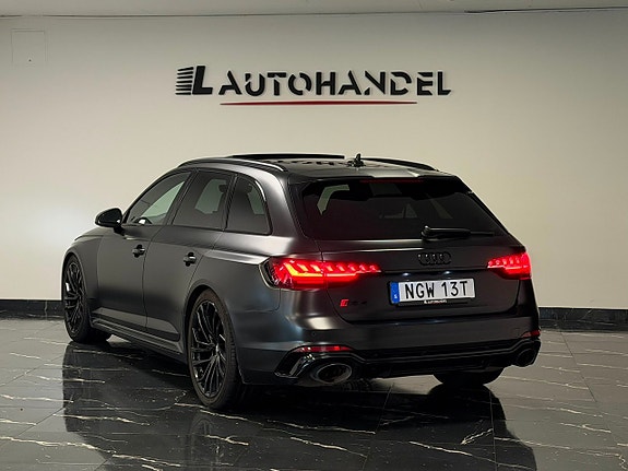 Audi RS4 4 of 5