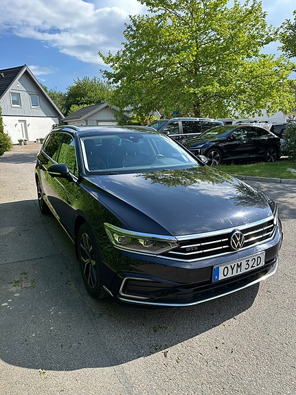 Volkswagen Passat 2 of 5