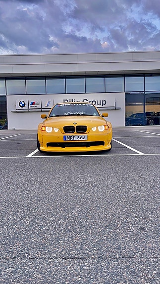 BMW 316Ti 2 of 5