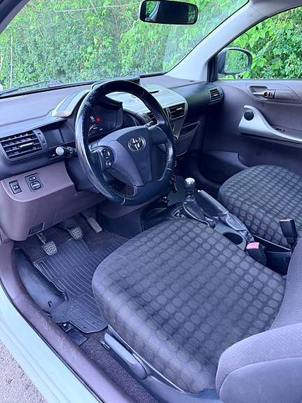 Toyota IQ 5 of 5