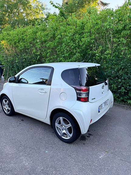 Toyota IQ 4 of 5