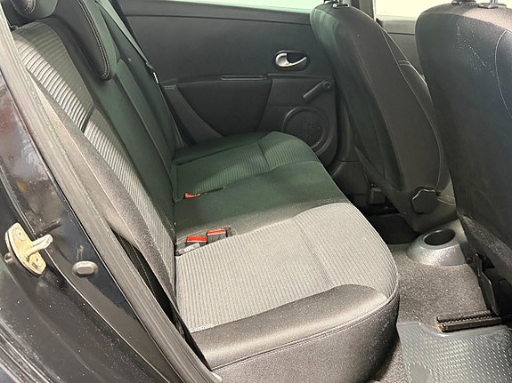Renault Clio 12 of 14