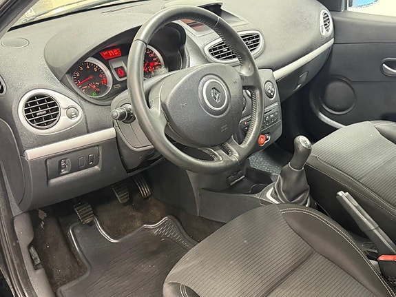 Renault Clio 14 of 14