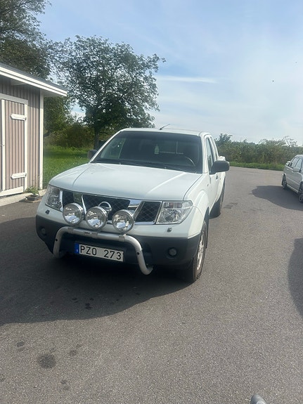 Nissan Navara 3 of 3