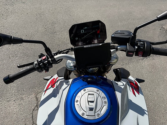 BMW F 900 R 3 of 4