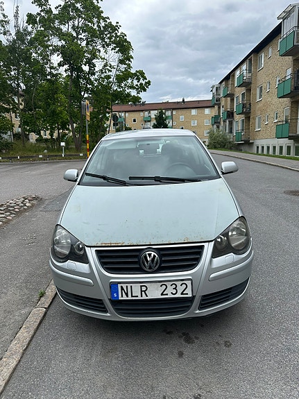 Volkswagen Polo 2 of 5