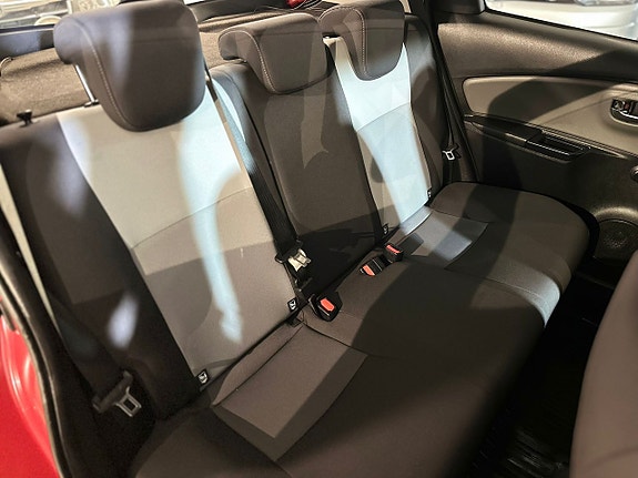 Toyota Yaris 9 of 12