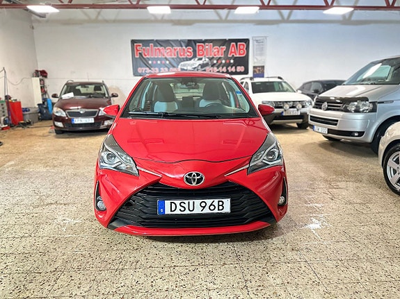 Toyota Yaris 2 of 12
