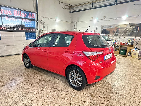 Toyota Yaris 5 of 12