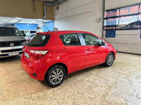 Toyota Yaris 4 of 12