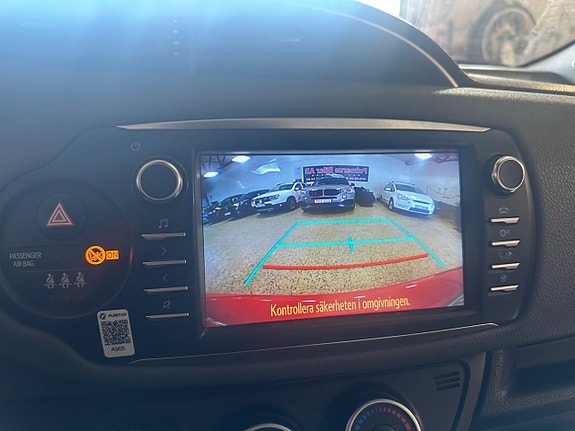Toyota Yaris 7 of 12
