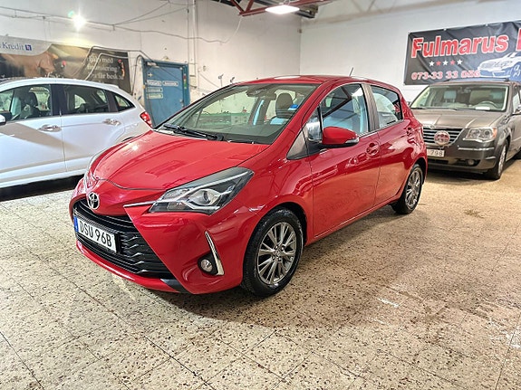 Toyota Yaris 3 of 12