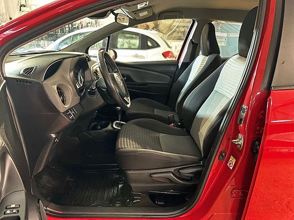 Toyota Yaris 11 of 12