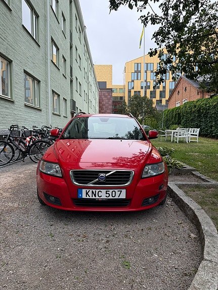 Volvo V50 2 of 5