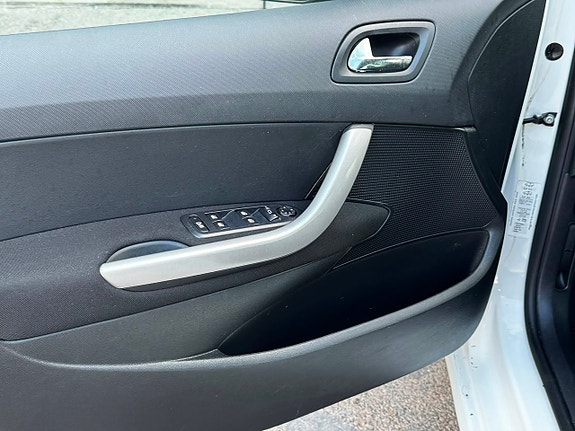 Peugeot 308 SW 15 of 15