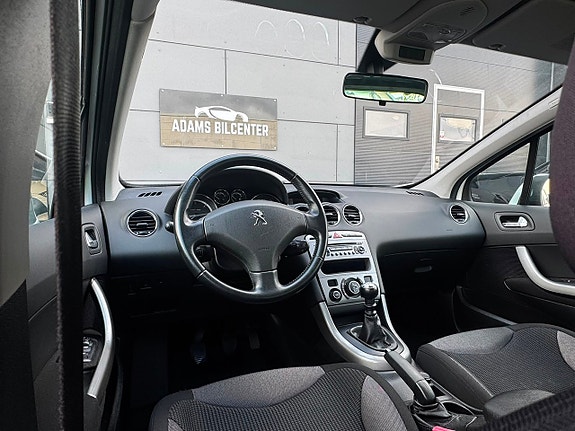 Peugeot 308 SW 8 of 15