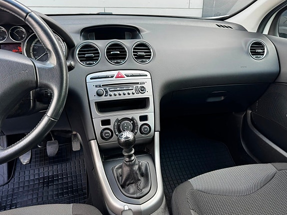 Peugeot 308 SW 10 of 15