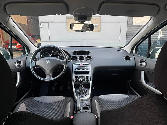 Peugeot 308 SW 7 of 15