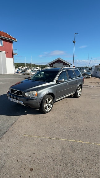 Volvo XC90 2 of 10