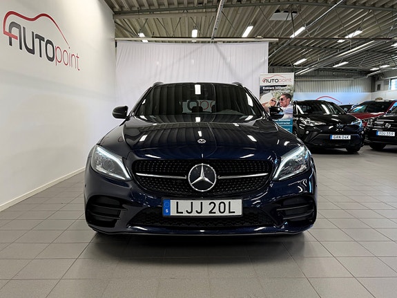 Mercedes-Benz C300 2 of 5