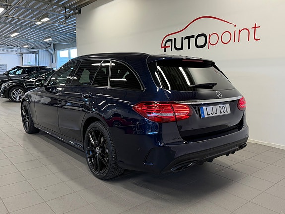 Mercedes-Benz C300 4 of 5