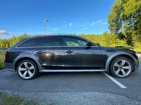 Audi A4 allroad 2 of 5
