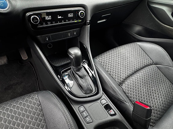 Toyota Yaris 16 of 19