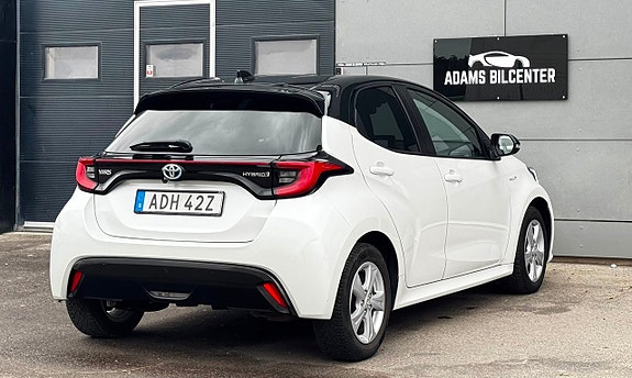 Toyota Yaris 5 of 5