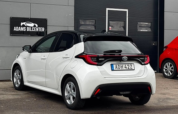 Toyota Yaris 7 of 19