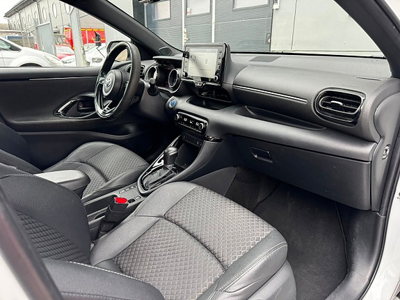 Toyota Yaris 14 of 19