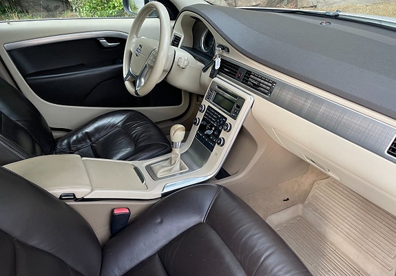 Volvo XC70 7 of 9