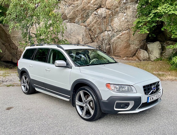 Volvo XC70 2 of 5