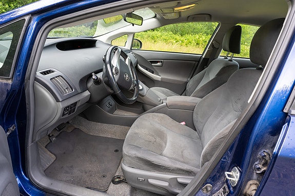 Toyota Prius 5 of 5
