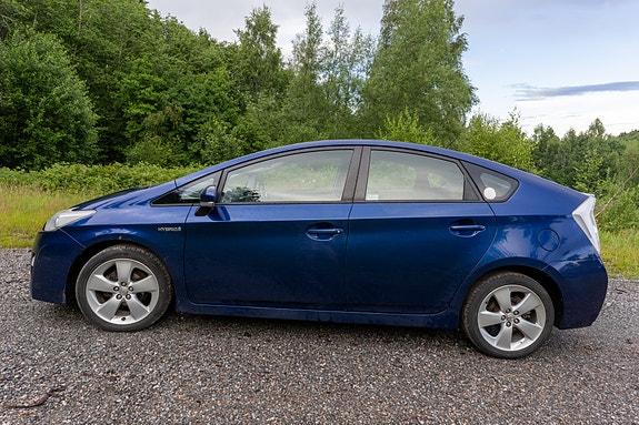 Toyota Prius 3 of 5