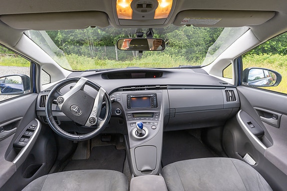 Toyota Prius 6 of 7