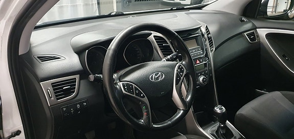 Hyundai i30 12 of 15