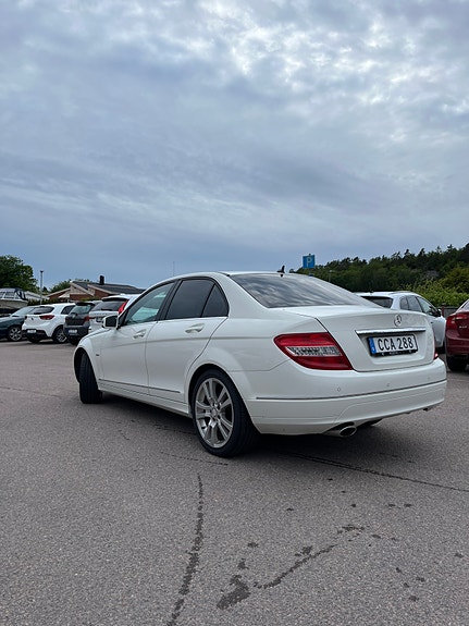 Mercedes-Benz C220 d 2 of 22