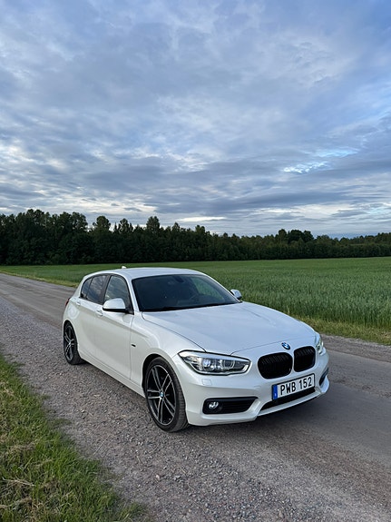 BMW 120d 2 of 5