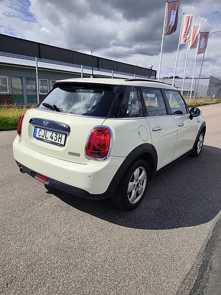 MINI Cooper 11 of 15