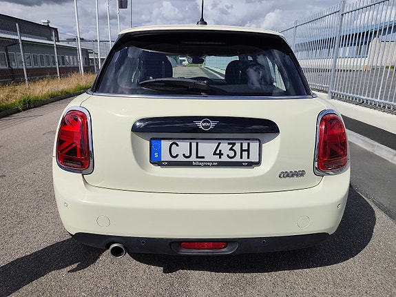 MINI Cooper 12 of 15