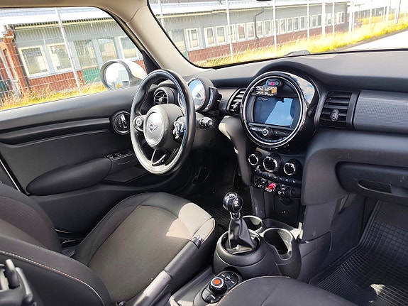 MINI Cooper 9 of 15