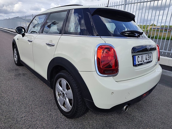 MINI Cooper 13 of 15