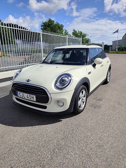 MINI Cooper 7 of 15