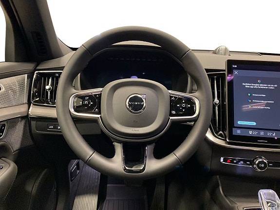 Volvo XC90 10 of 15