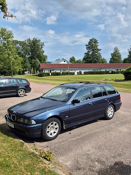 BMW 520i 4 of 5