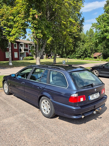 BMW 520i 3 of 5