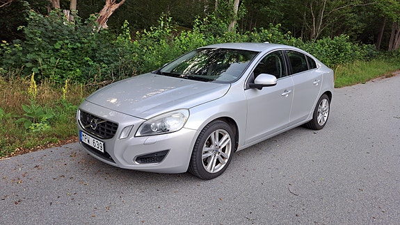 Volvo S60 2 of 5