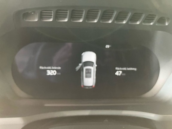 Volvo XC90 12 of 16